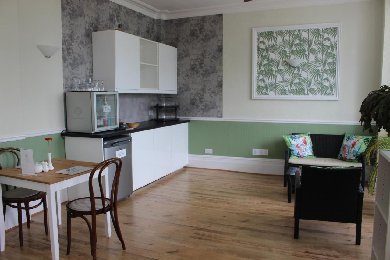 Beamsley Lodge B&B Истборн Екстериор снимка