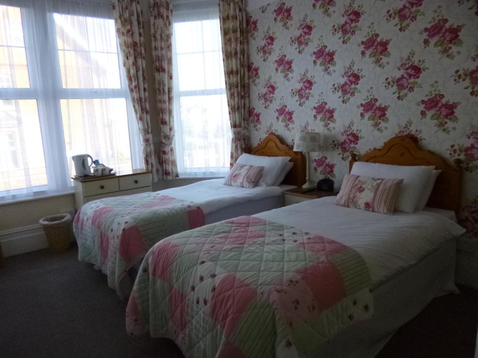 Beamsley Lodge B&B Истборн Стая снимка