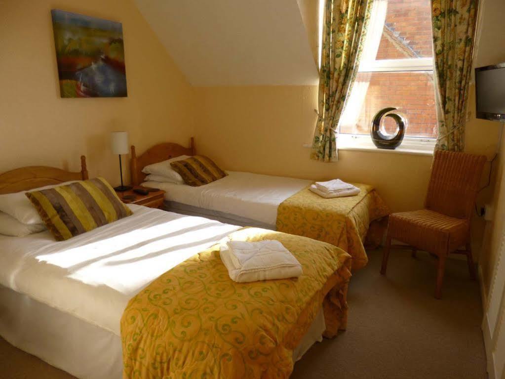 Beamsley Lodge B&B Истборн Екстериор снимка